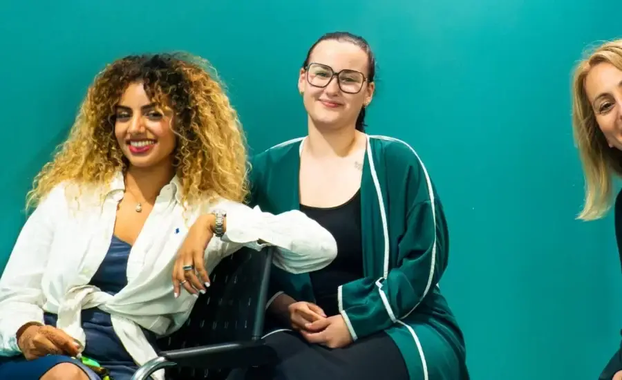 Étudiantes suivant un parcours professionnel CAP à Bac+2 chez Filea école de commerce et alternance à Strasbourg, dans les formations telles qu'Employé Commercial, Conseiller de Vente, ou Manager Unité Marchande