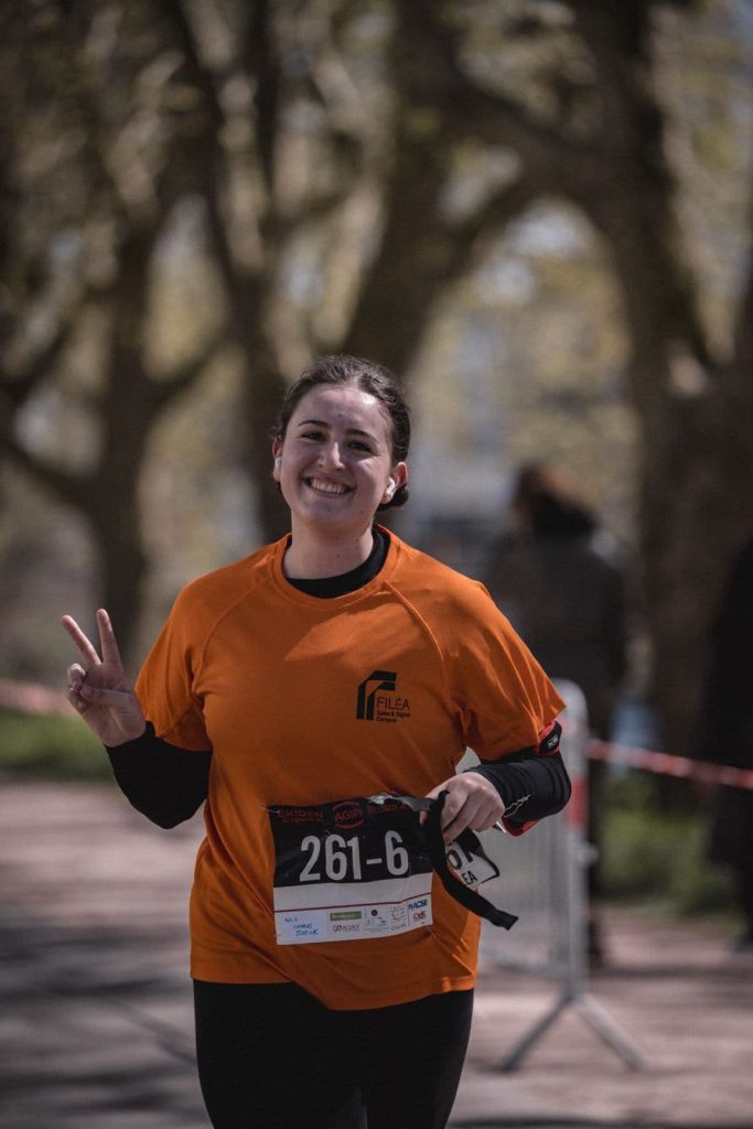 L’équipe FILEA - Sales & Digital Campus SKALE Strasbourg célèbre sa participation au Marathon EKIDEN de Strasbourg avec ses médailles