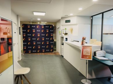 Accueil du campus FILEA Strasbourg avec espace d'information pour les étudiants