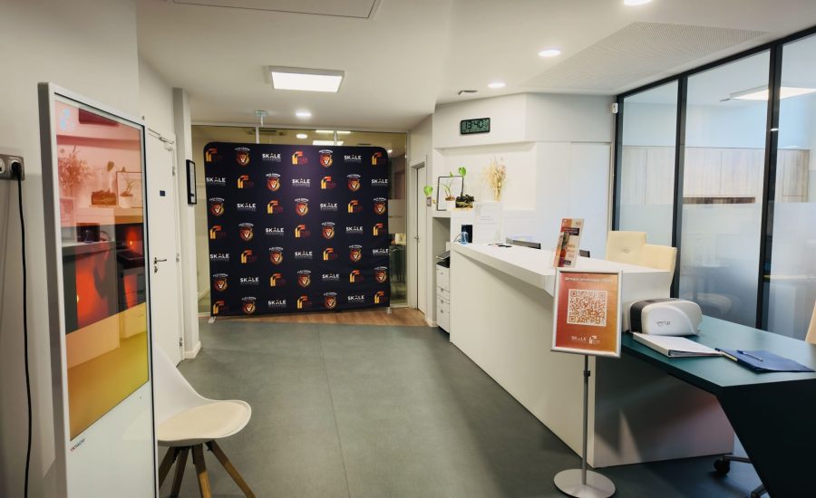 Accueil du campus FILEA Strasbourg avec espace d'information pour les étudiants